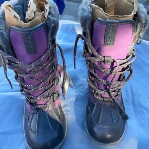 NWT waterproof Bionica size 6 boots